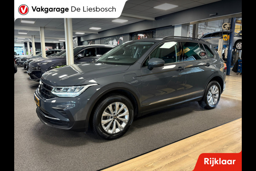 Volkswagen Tiguan 1.4 TSI eHybrid comfort Business / navi / camera / carplay / boeken