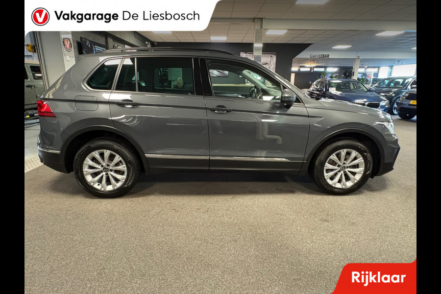 Volkswagen Tiguan 1.4 TSI eHybrid comfort Business / navi / camera / carplay / boeken