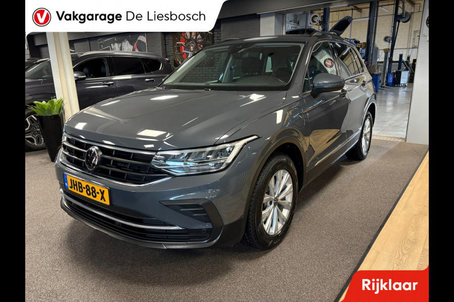 Volkswagen Tiguan 1.4 TSI eHybrid comfort Business / navi / camera / carplay / boeken