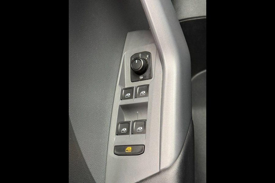 Volkswagen T-Cross 1.0 TSI Life - AUTOMAAT I Apple CarPlay / Navigatie I Airco I Sport velgen I LED I PDC I Dealer onderhouden