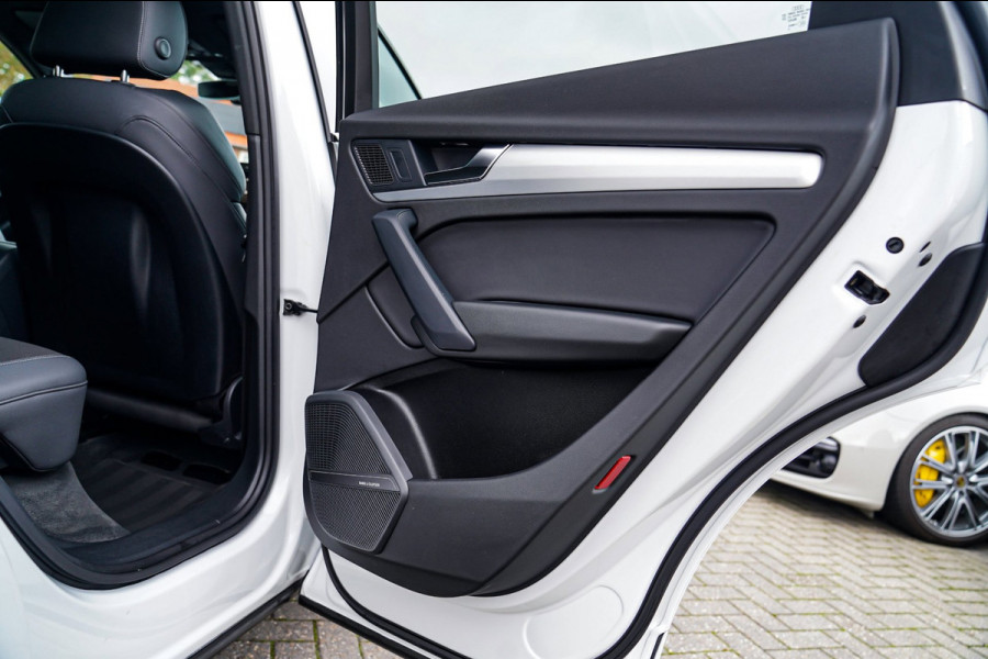 Audi Q5 Sportback 55 TFSI e S edition | Panorama | Massage | Trekhaak | Luchtvering | Bang & Olufsen | S-line | RS vlak stuur |