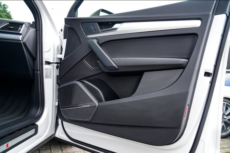 Audi Q5 Sportback 55 TFSI e S edition | Panorama | Massage | Trekhaak | Luchtvering | Bang & Olufsen | S-line | RS vlak stuur |