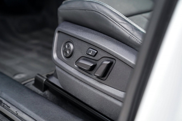 Audi Q5 Sportback 55 TFSI e S edition | Panorama | Massage | Trekhaak | Luchtvering | Bang & Olufsen | S-line | RS vlak stuur |