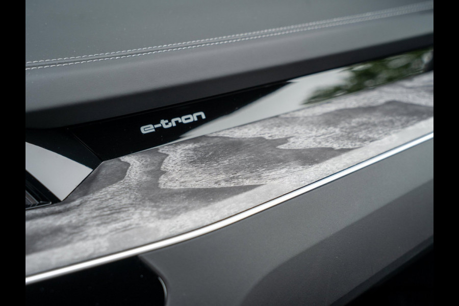 Audi e-tron 55 quattro 408pk S edition 95 kWh | Fabrieksgarantie 01-2028 | Nightvision | 360 Camera