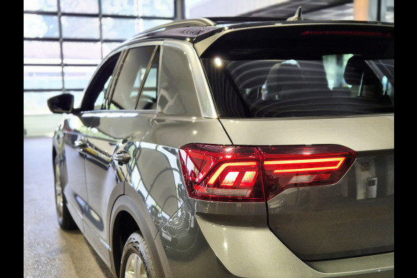 Volkswagen T-Roc 1.5 TSI Sport Business R Panorama | Camera | LED | Trekhaak | Zeer nette auto