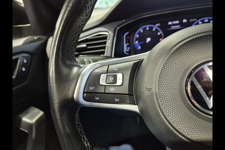 Volkswagen T-Roc 1.5 TSI Sport Business R Panorama | Camera | LED | Trekhaak | Zeer nette auto