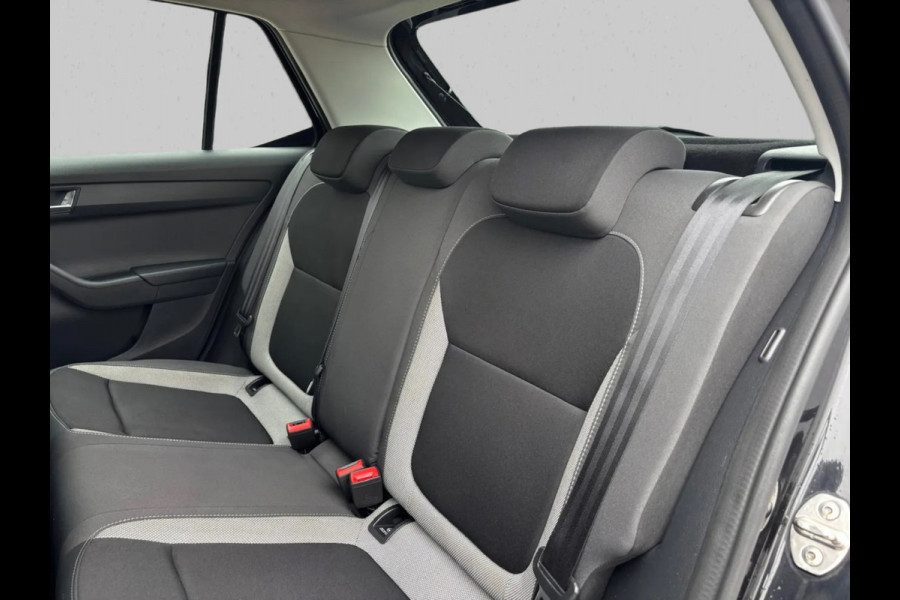 Škoda Fabia 1.0 TSI Drive(Goed OndH, StoelV, Parkeersensoren, Trekhaak, DAB-Tuner, Carplay(voorbereid), Climate Con, Etc)