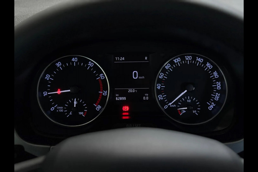 Škoda Fabia 1.0 TSI Drive(Goed OndH, StoelV, Parkeersensoren, Trekhaak, DAB-Tuner, Carplay(voorbereid), Climate Con, Etc)