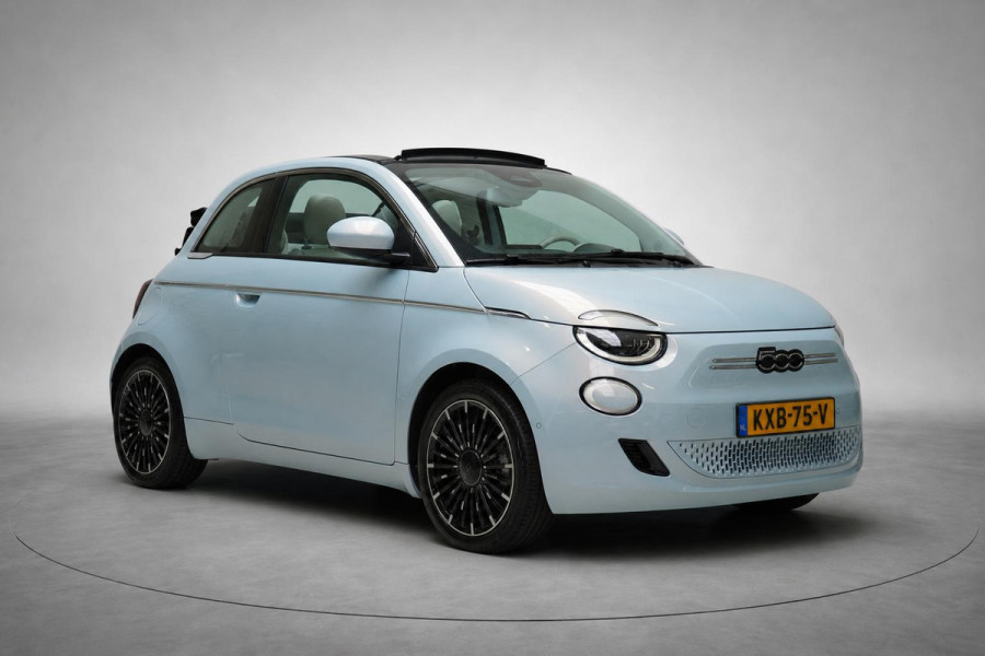 Fiat 500E Cabrio La Prima by Bocelli 42 kWh | SoH 94,9% | Navigatie | Carplay | Camera | Stoelverwarming | JBL | Parkeersensoren