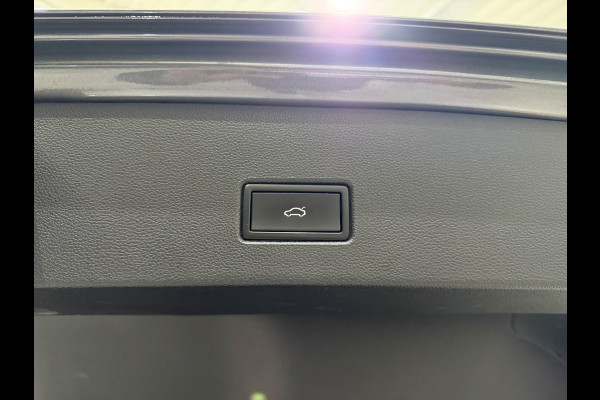 Volkswagen T-Roc 1.5 TSI R line Int&Ext / IQ Light / Keyless / Camera / Virtual