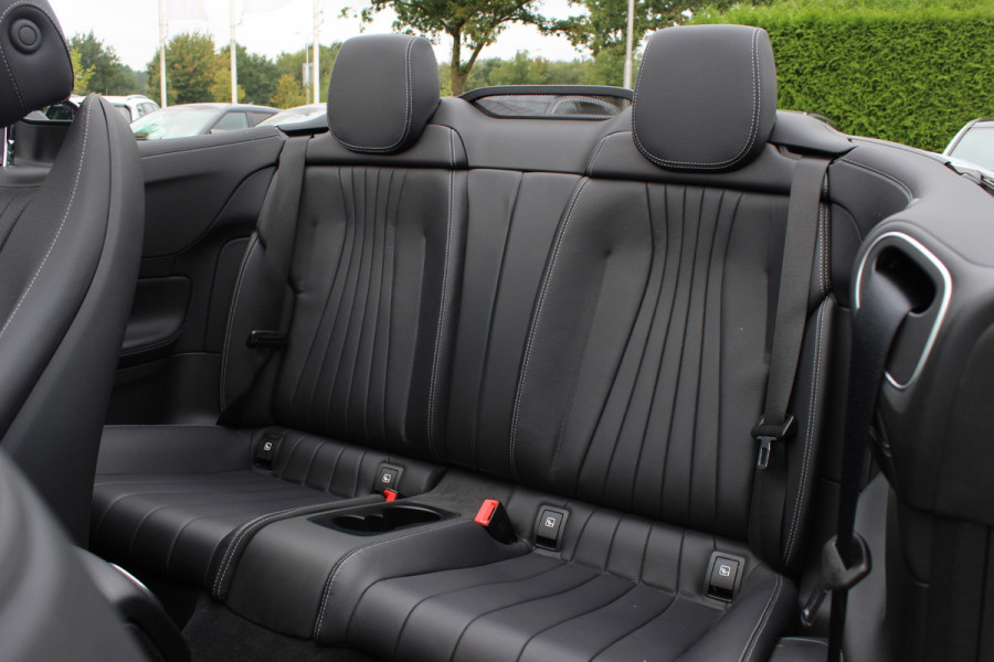 Mercedes-Benz E-Klasse Cabrio 200 AMG Line / Nieuwstaat / Camera / Burmester / Luxe Leder / Memory Seats / 19'' / Matrix LED / Nekverwarming / CarPlay / Sfeerverlichting / Windscherm / Stoelverwarming+Ventilatie / DAB / Cruise Control