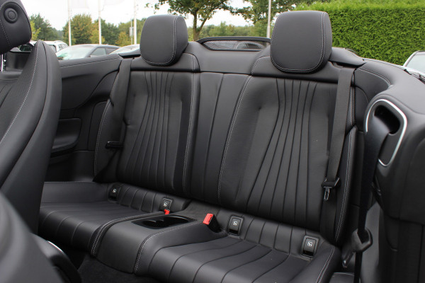 Mercedes-Benz E-Klasse Cabrio 200 AMG Line / Nieuwstaat / Camera / Burmester / Luxe Leder / Memory Seats / 19'' / Matrix LED / Nekverwarming / CarPlay / Sfeerverlichting / Windscherm / Stoelverwarming+Ventilatie / DAB / Cruise Control
