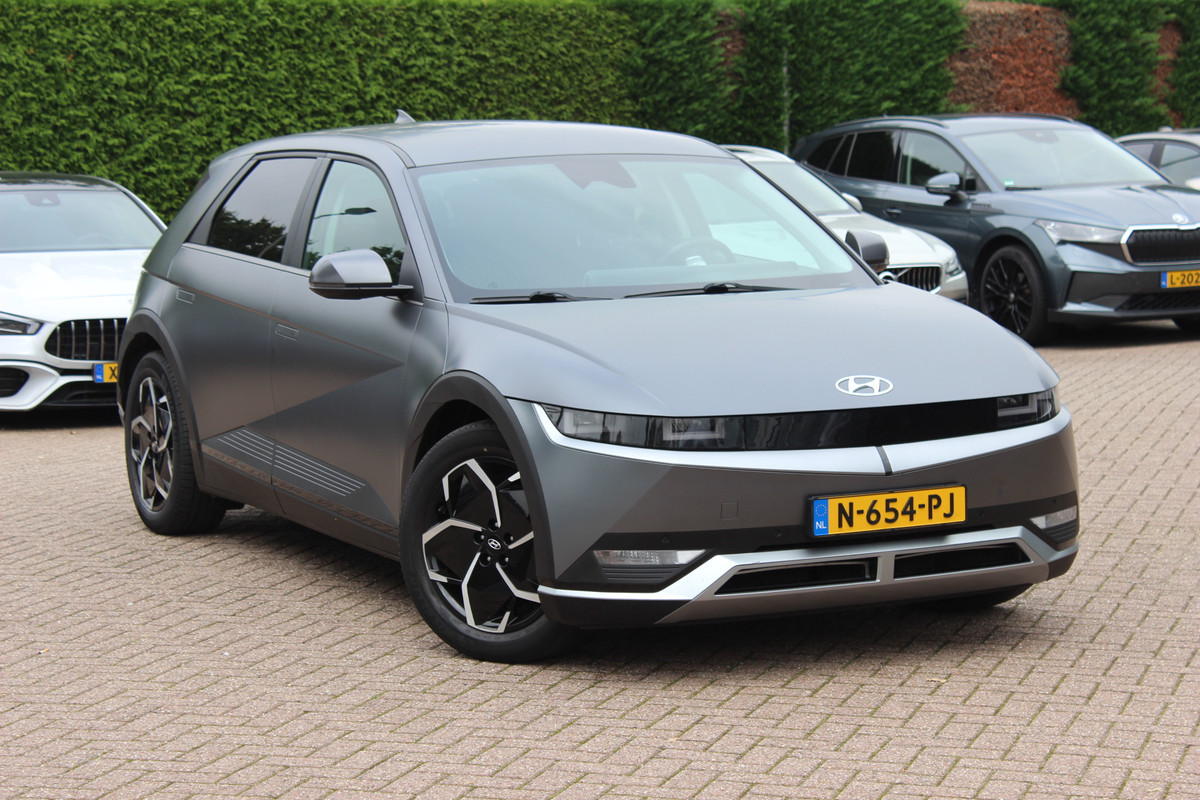 Hyundai IONIQ 5 Connect+ 73kWh / SoH 86,2% / Camera / Head-up / Leder / CarPlay / V2L / 19'' / Warmtepomp / Stoelverwarming / Dodehoek / DAB / ACC