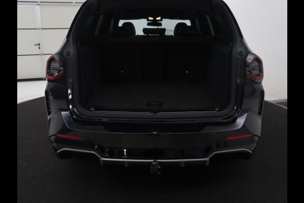 BMW iX3 Executive 80 kWh M-Sport | SOH 94.4% | Panoramadak | Leder | Adaptive cruise | Trekhaak | Carplay | Sfeerverlichting | Memory | Stuur/stoelverwarming | Camera | Park assist |