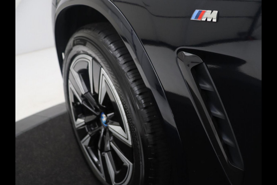 BMW iX3 Executive 80 kWh M-Sport | SOH 94.4% | Panoramadak | Leder | Adaptive cruise | Trekhaak | Carplay | Sfeerverlichting | Memory | Stuur/stoelverwarming | Camera | Park assist |