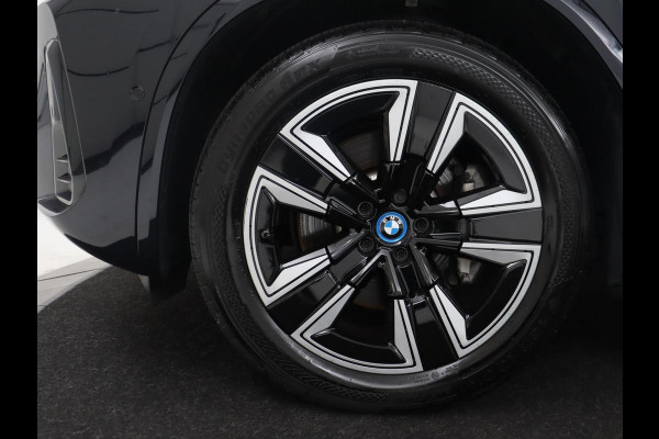 BMW iX3 Executive 80 kWh M-Sport | SOH 94.4% | Panoramadak | Leder | Adaptive cruise | Trekhaak | Carplay | Sfeerverlichting | Memory | Stuur/stoelverwarming | Camera | Park assist |