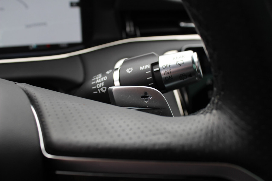 Land Rover Range Rover Evoque 2.0 D200 AWD R-Dynamic HSE / Panoramadak / Camera / Head-up / Meridian / Luxe Leder / 20'' / Keyless / CarPlay / Stuur+Stoelverwarming / Dodehoek / DAB / ACC