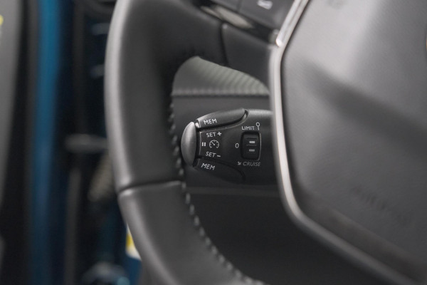 Peugeot e-2008 EV Allure Avantage 54 kWh | 97,8% SOH | 11 KW Lader | Apple Carplay | Parkeersensoren