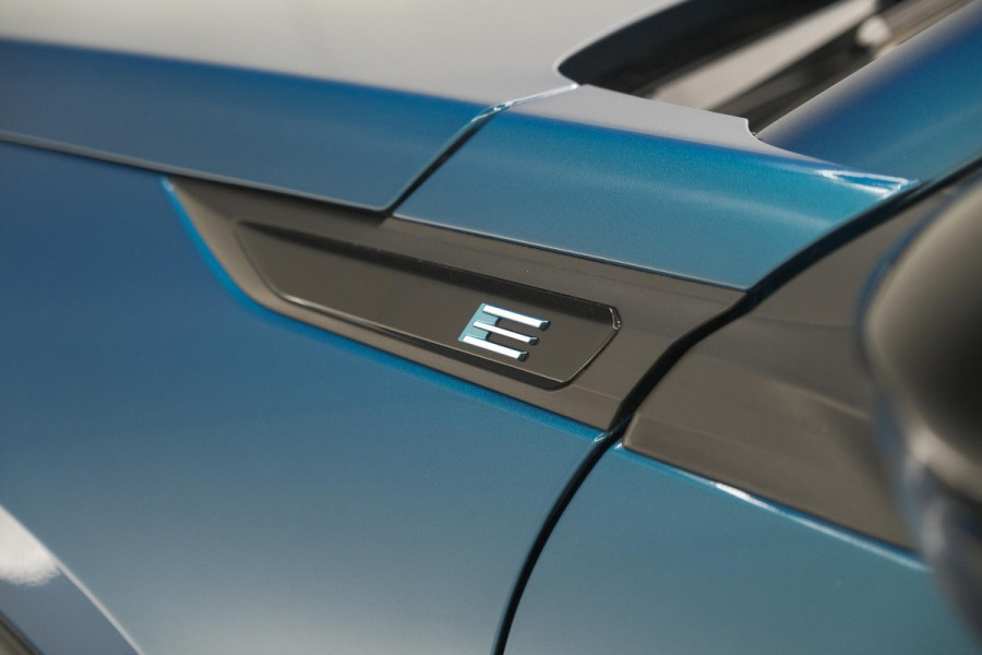 Peugeot e-2008 EV Allure Avantage 54 kWh | 97,8% SOH | 11 KW Lader | Apple Carplay | Parkeersensoren