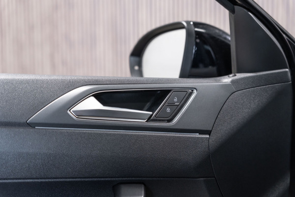 Volkswagen Taigo 1.5 TSI R-Line DSG PANO PDC Keyless