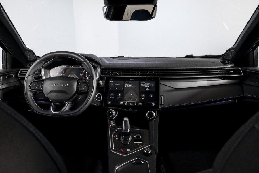Lynk & Co 01 1.5 PHEV 261PK MY23 | Donkere hemel | 360 Camera | 7.4 kWh Boordlader | S/K-panodak | Adapt. Cruise | Memory | Elek. klep | LM 20" | 4816