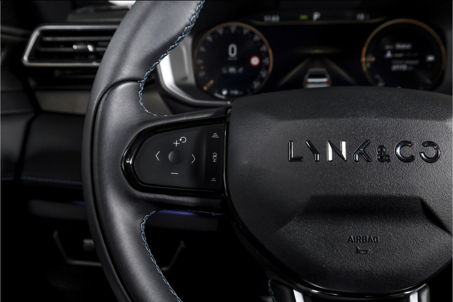 Lynk & Co 01 1.5 PHEV 261PK MY23 | Donkere hemel | 360 Camera | 7.4 kWh Boordlader | S/K-panodak | Adapt. Cruise | Memory | Elek. klep | LM 20" | 4816