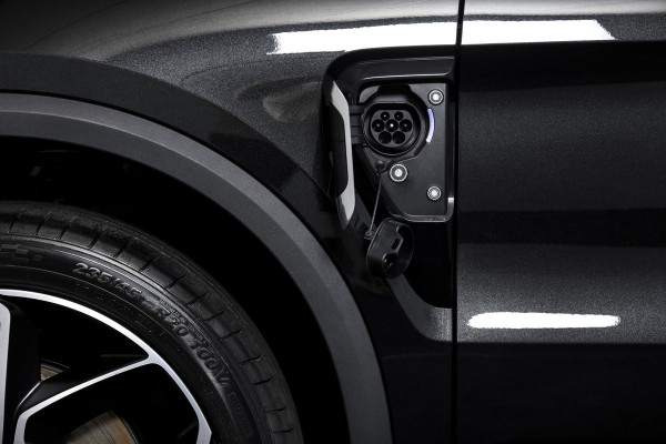 Lynk & Co 01 1.5 PHEV 261PK MY23 | Donkere hemel | 360 Camera | 7.4 kWh Boordlader | S/K-panodak | Adapt. Cruise | Memory | Elek. klep | LM 20" | 4816