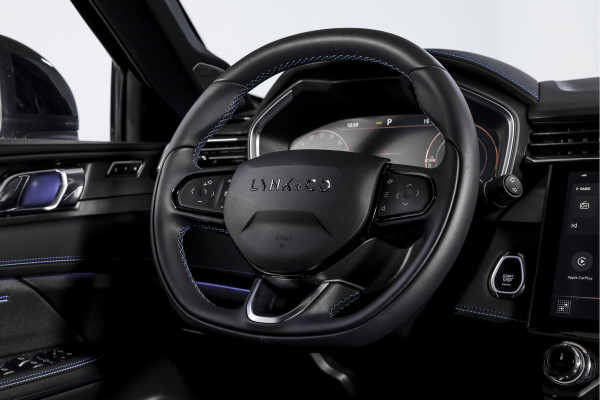 Lynk & Co 01 1.5 PHEV 261PK MY23 | Blackpakket | Donkere hemel | 360 Camera | 7.4 kWh Boordlader | S/K-panodak | Adapt. Cruise | Memory | Elek. klep | LM 20" | 1904