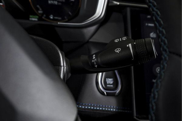 Lynk & Co 01 1.5 PHEV 261PK MY23 | Blackpakket | Donkere hemel | 360 Camera | 7.4 kWh Boordlader | S/K-panodak | Adapt. Cruise | Memory | Elek. klep | LM 20" | 1904