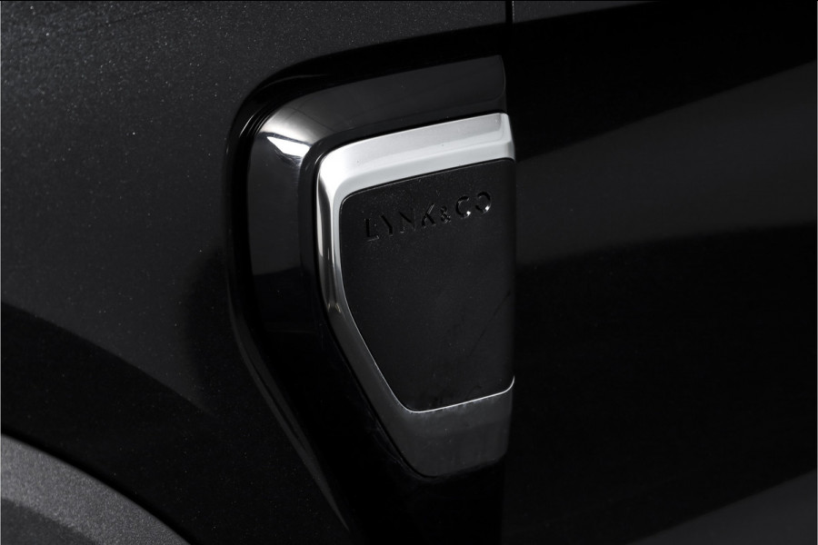 Lynk & Co 01 1.5 PHEV 261PK MY23 | Blackpakket | Donkere hemel | 360 Camera | 7.4 kWh Boordlader | S/K-panodak | Adapt. Cruise | Memory | Elek. klep | LM 20" | 1904