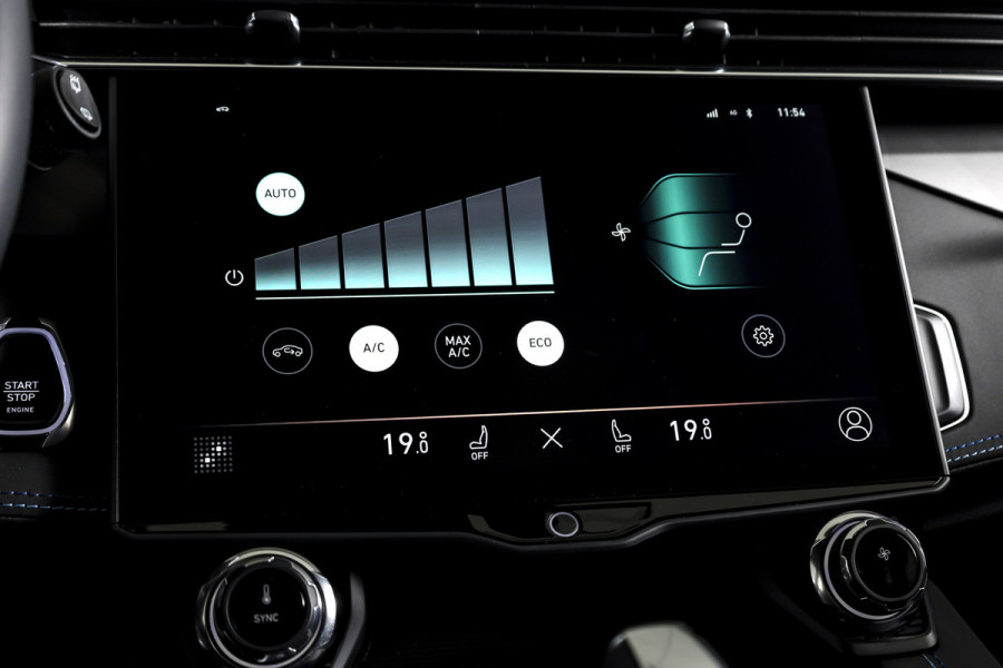 Lynk & Co 01 1.5 PHEV 261PK MY23 | Donkere hemel | 360 Camera | 7.4 kWh boordlader | S/K-panodak | Adapt. Cruise | Memory | Elek. klep | LM 20" | 0723