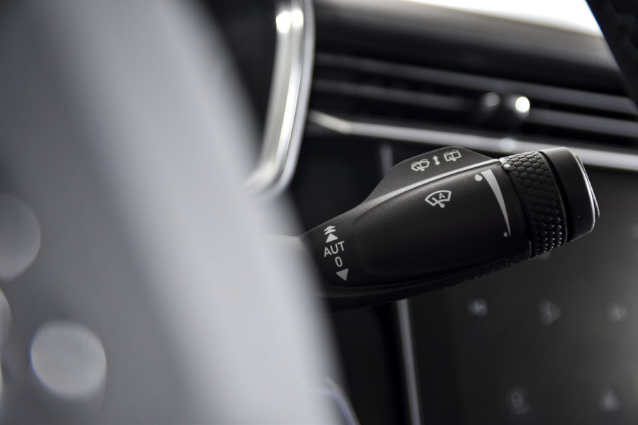 Lynk & Co 01 1.5 PHEV 261PK MY23 | Donkere hemel | 360 Camera | 7.4 kWh boordlader | S/K-panodak | Adapt. Cruise | Memory | Elek. klep | LM 20" | 0723