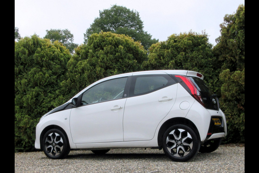 Toyota Aygo 1.0 VVT-i x 5-drs * Camera * Carplay *