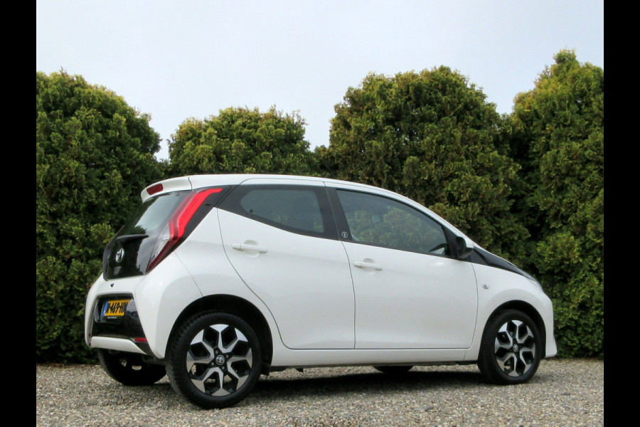 Toyota Aygo 1.0 VVT-i x 5-drs * Camera * Carplay *