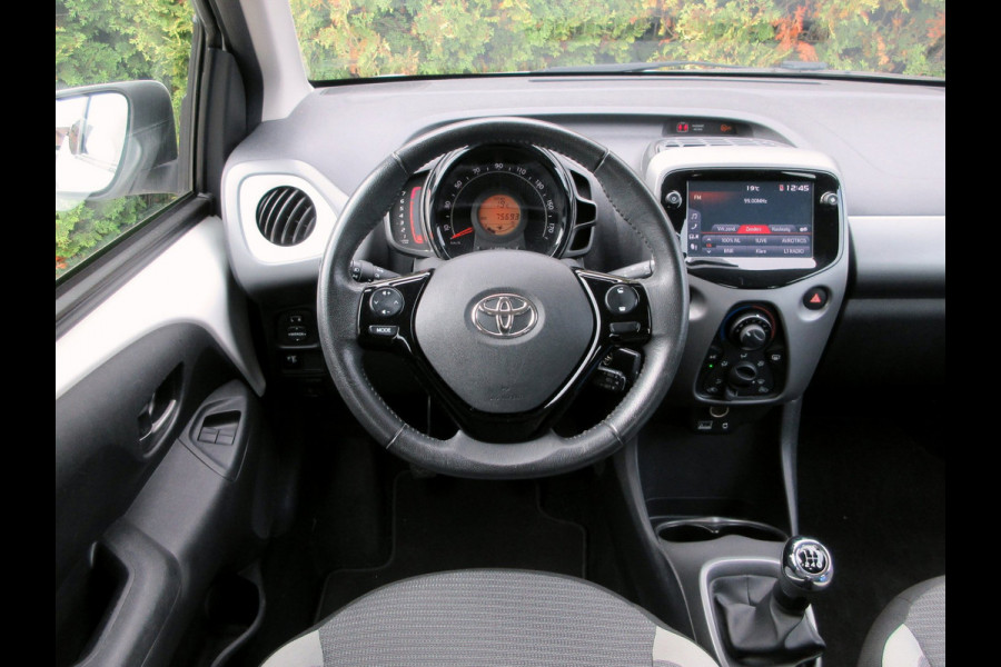 Toyota Aygo 1.0 VVT-i x 5-drs * Camera * Carplay *