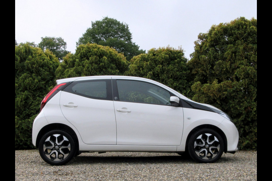 Toyota Aygo 1.0 VVT-i x 5-drs * Camera * Carplay *