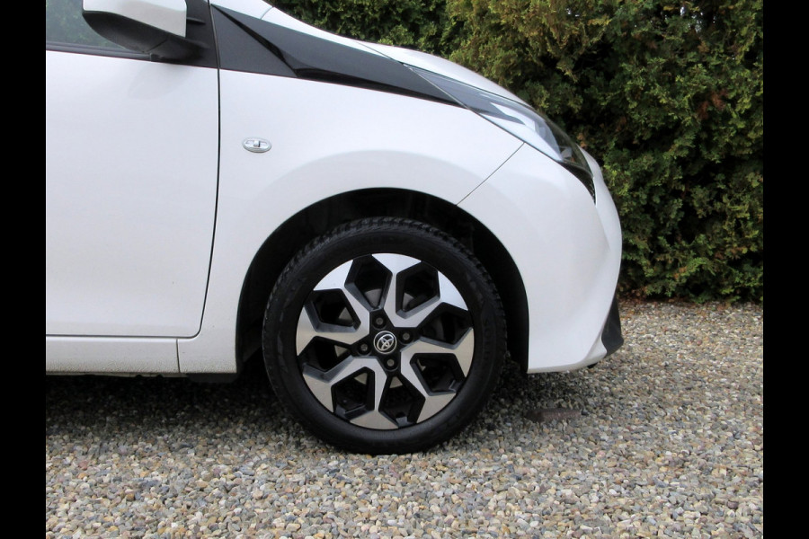 Toyota Aygo 1.0 VVT-i x 5-drs * Camera * Carplay *