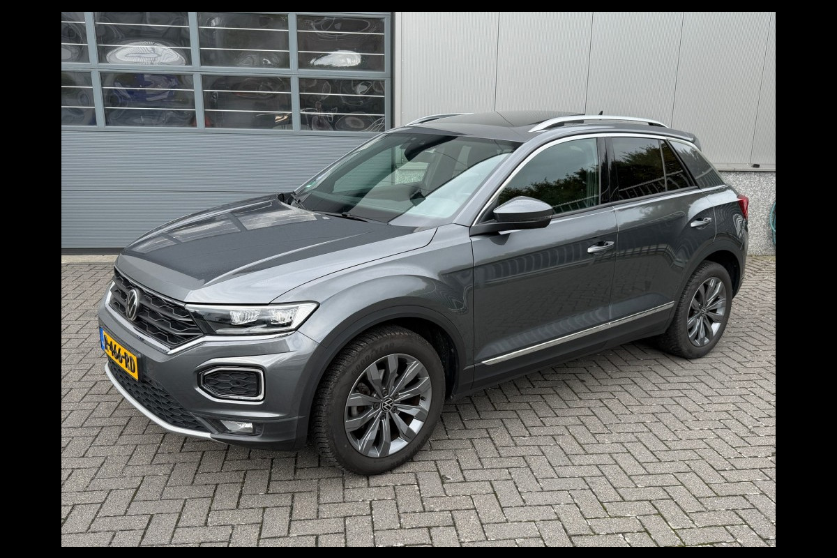 Volkswagen T-Roc 1.5 TSI SPORT Panorama Schuifdak Trekhaak Winter Camera etc