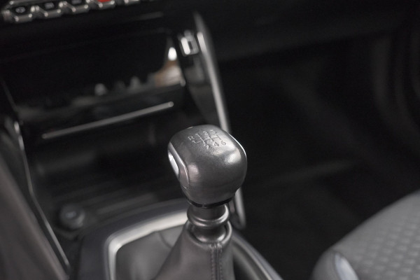 Peugeot 2008 PureTech 130 Allure Pack | Trekhaak | Adaptieve Cruise Control | Camera | Stoelverwarming