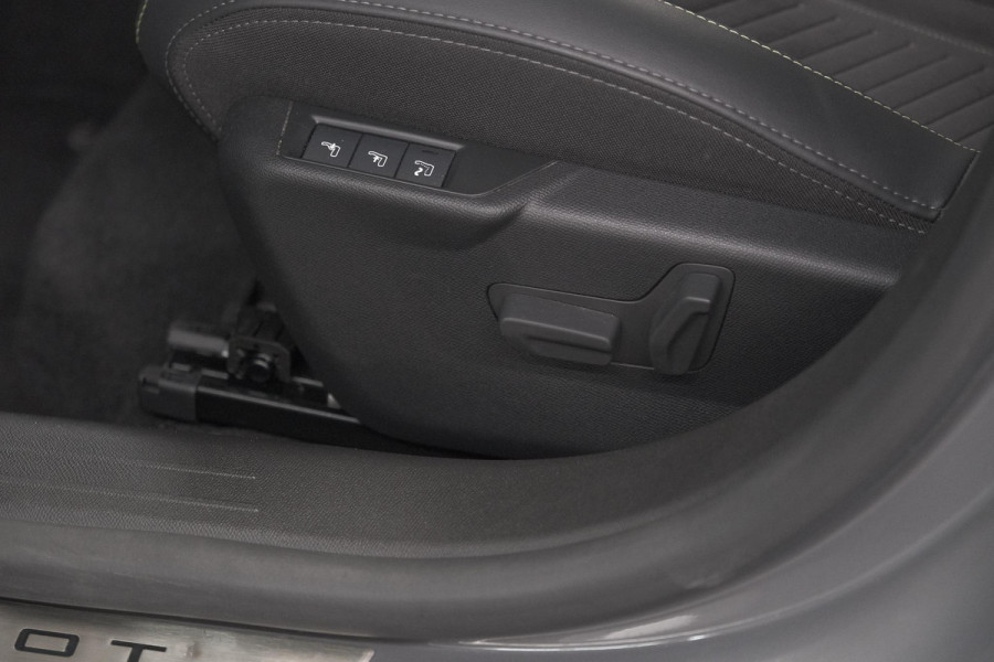 Peugeot 208 1.2 Hybrid 145 e-DCS6 GT | Alcantara Pakket | Camera | Apple Carplay | Stoelverwarming