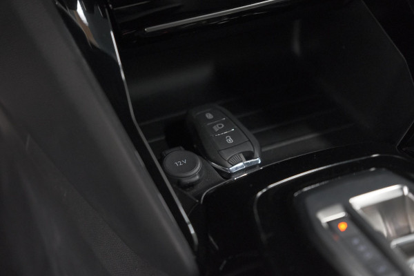 Peugeot 208 1.2 Hybrid 145 e-DCS6 GT | Alcantara Pakket | Camera | Apple Carplay | Stoelverwarming