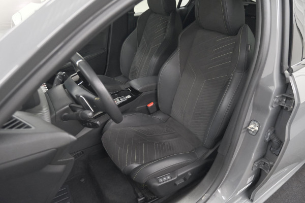 Peugeot 208 1.2 Hybrid 145 e-DCS6 GT | Alcantara Pakket | Camera | Apple Carplay | Stoelverwarming
