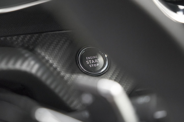 Peugeot 208 1.2 Hybrid 145 e-DCS6 GT | Alcantara Pakket | Camera | Apple Carplay | Stoelverwarming