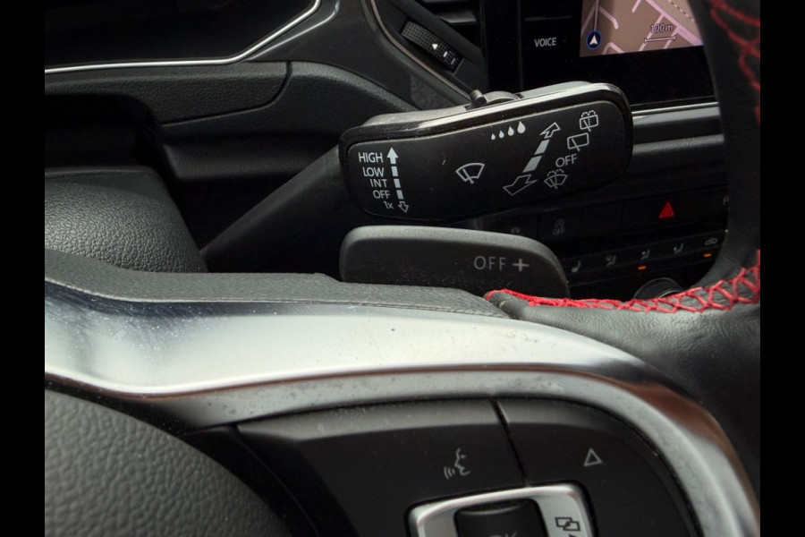Volkswagen T-Roc 1.5 TSI SPORT Panorama Schuifdak Trekhaak Winter Camera etc