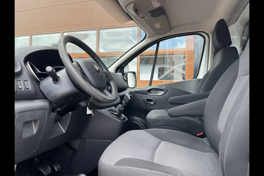 Renault Trafic 2.0 dCi 120pk L2 Comfort 3p Lease €287 p/m, Trekhaak, 2 Schuifdeuren, Airco, PDC, Cruise controle, Onderhoudshistorie aanwezig