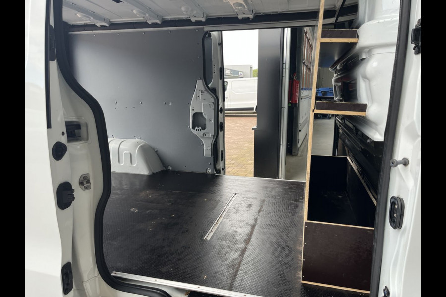 Renault Trafic 2.0 dCi 120pk L2 Comfort 3p Lease €287 p/m, Trekhaak, 2 Schuifdeuren, Airco, PDC, Cruise controle, Onderhoudshistorie aanwezig