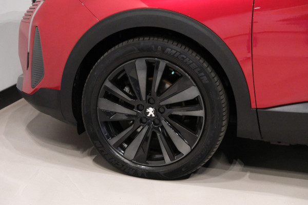 Peugeot 3008 1.2 PureTech GT *25.000km* 19" |BlackPack| Navi/Trekhaak/Apple Carplay