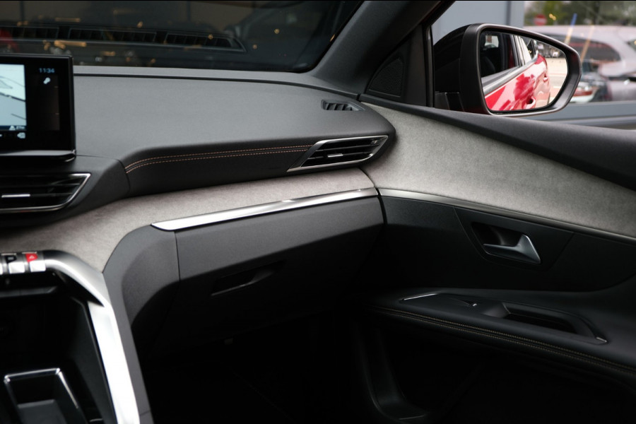 Peugeot 3008 1.2 PureTech GT *25.000km* 19" |BlackPack| Navi/Trekhaak/Apple Carplay