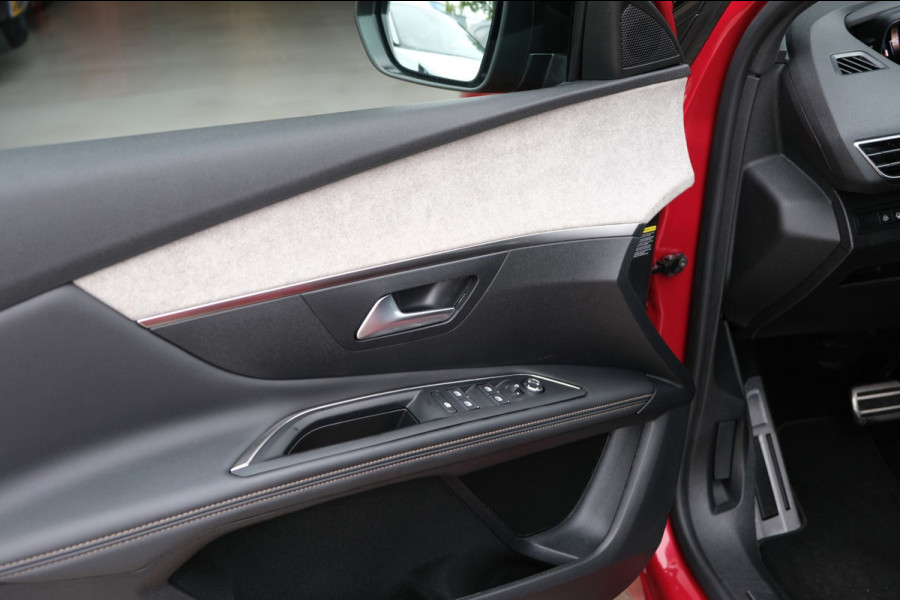 Peugeot 3008 1.2 PureTech GT *25.000km* 19" |BlackPack| Navi/Trekhaak/Apple Carplay