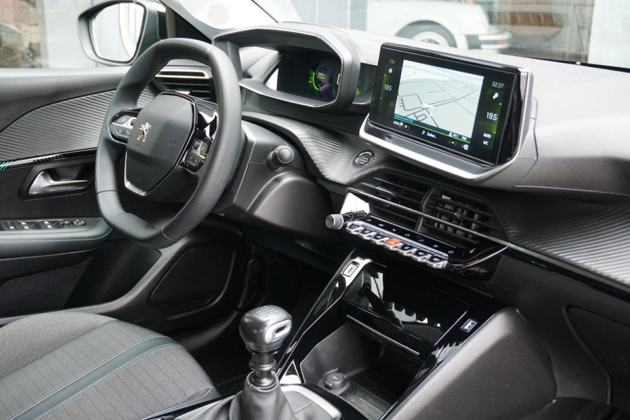 Peugeot 208 1.2 PureTech Allure Pack + CAMERA / 3D COCKPIT / STOELVERWARMING / APPLE CARPLAY / TREKHAAK